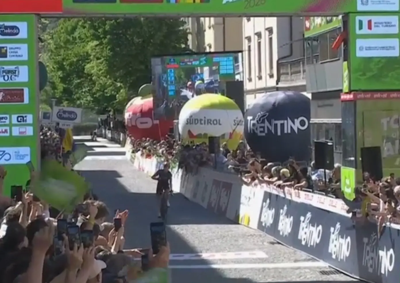 Resultados Tour de los Alpes 2026 Etapa 4 | Lennart Jasch se convierte en estrella y Egan Bernal se acerca al liderato