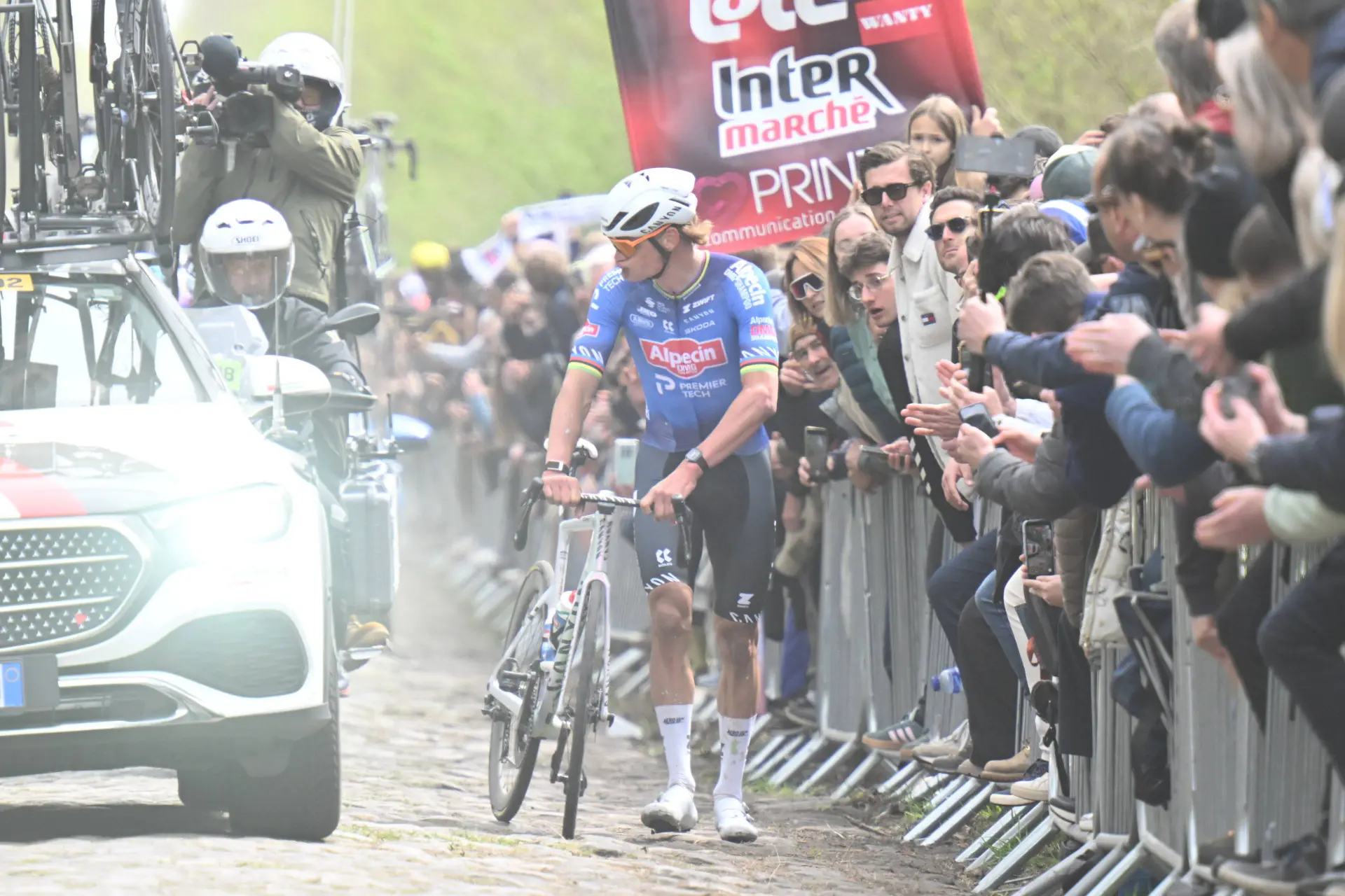Mathieu van der Poel en la París-Roubaix 2026