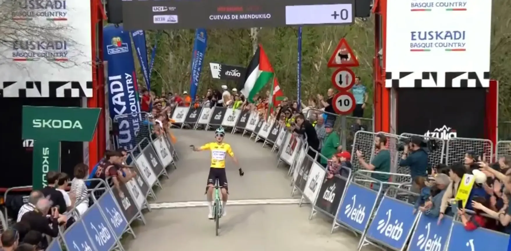 Resultados Itzulia 2026 Etapa 2 | Exhibición histórica de Paul Seixas a lo Tadej Pogacar