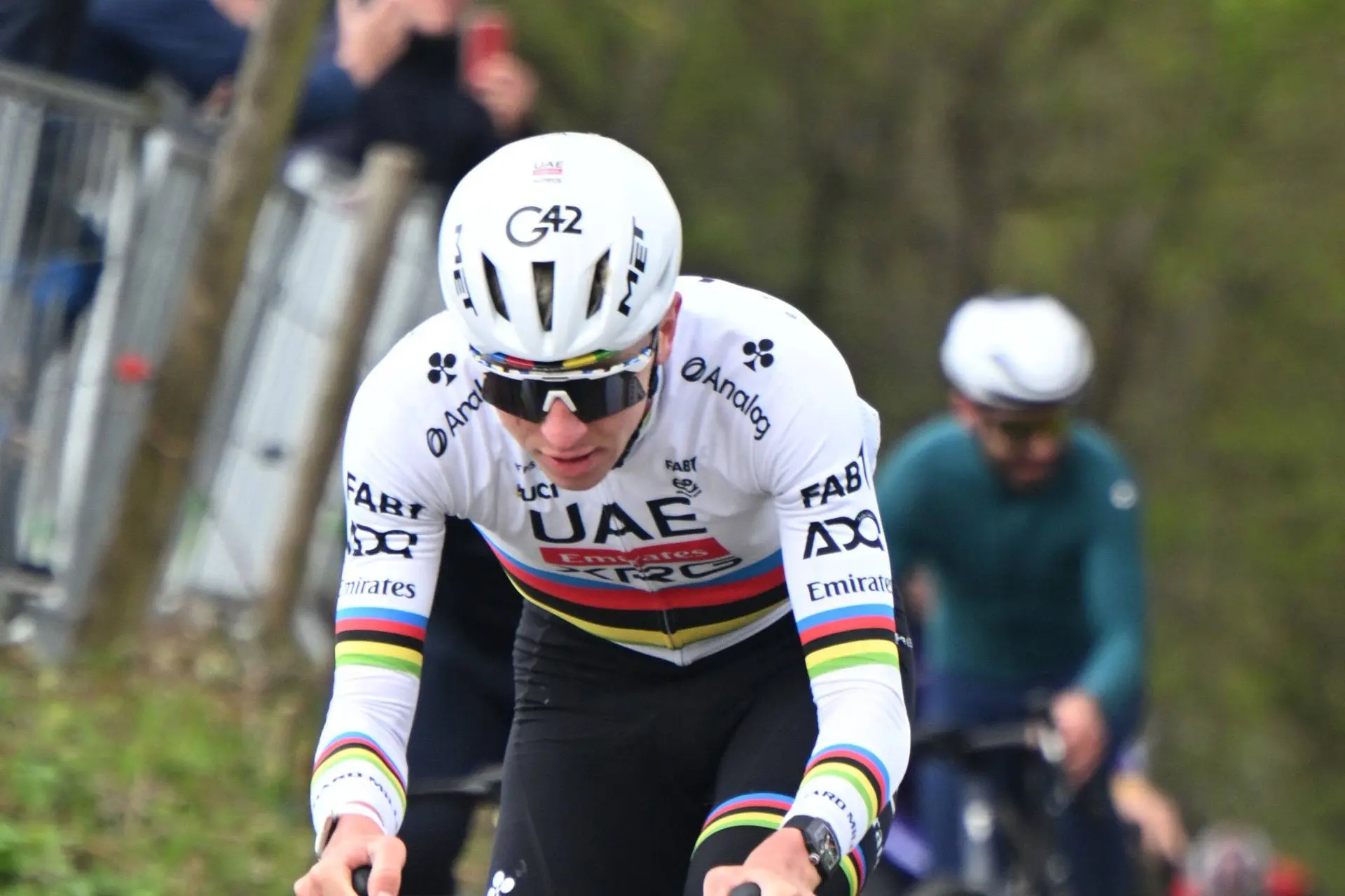 “Hoy, Tadej Pogacar es el mejor, pero además tiene el equipo más fuerte”: Una leyenda italiana destaca la superioridad de UAE sobre sus rivales en la previa del Tour de Flandes 2026