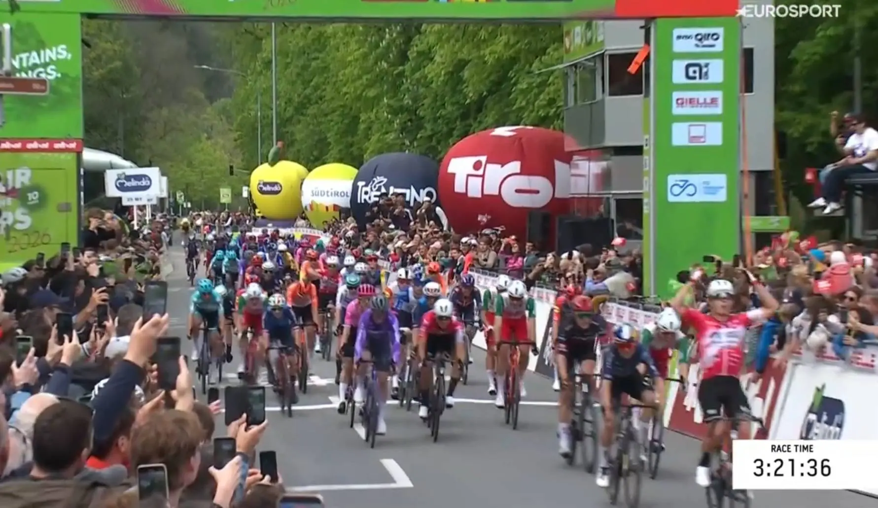 Resultados Tour de los Alpes 2026 Etapa 1 | Tommaso Dati le quita a Tom Pidcock la victoria en Innsbruck