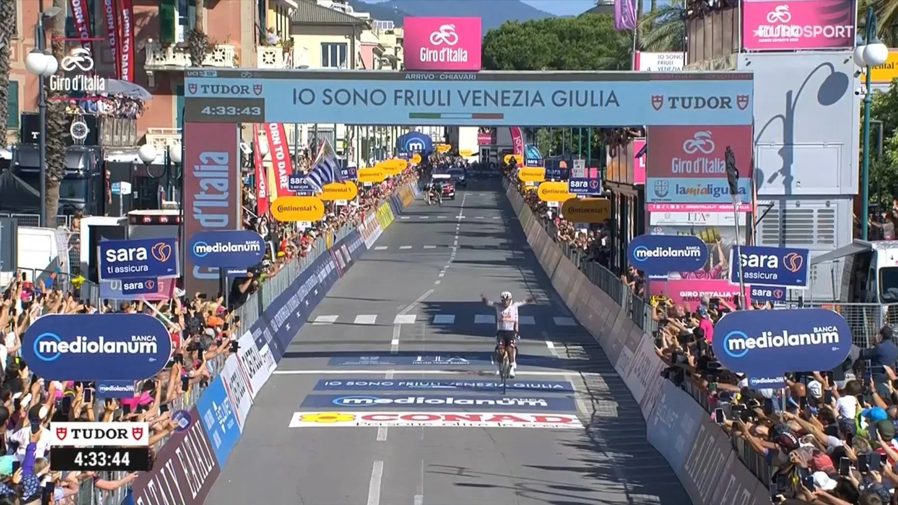 Resultados Giro de Italia 2026 Etapa 11: Un homérico Enric Mas roza una victoria que se lleva Jhonatan Narváez al esprint