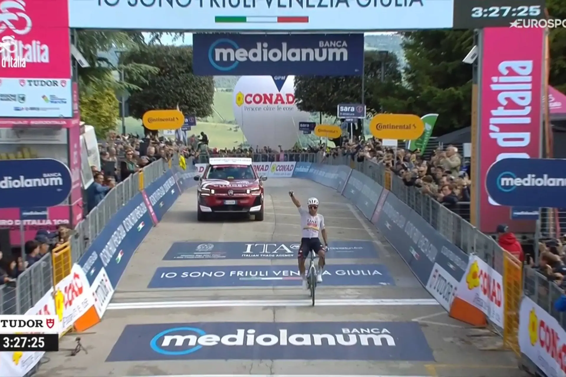 Resultados Giro de Italia 2026 Etapa 8: Descomunal victoria de Jhonatan Narváez desde la fuga con UAE, Javier Romo lo intenta pero otro chasco para Movistar Team