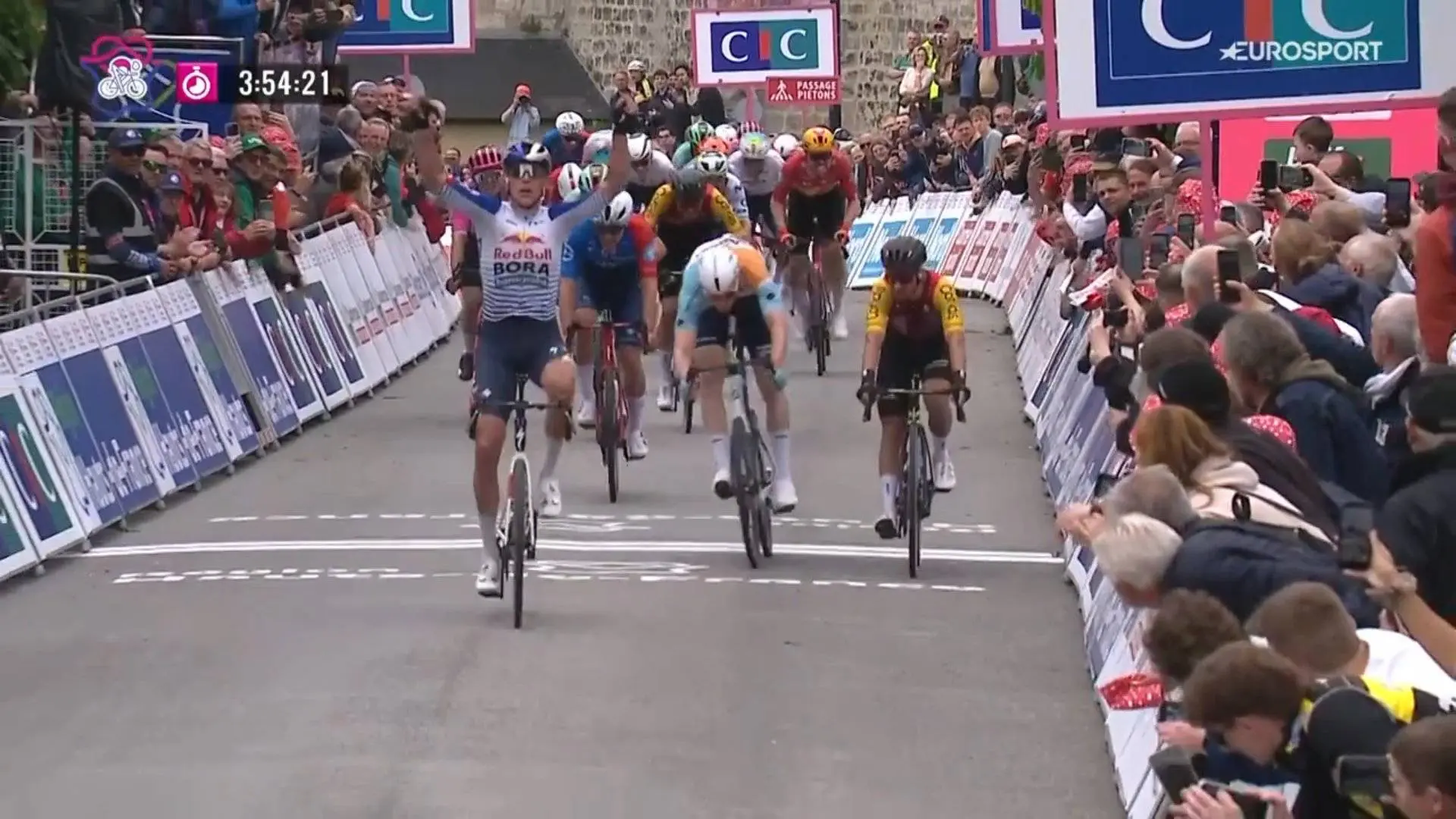 Laurence Pithie wins stage 1 of 4 Jours de Dunkerque