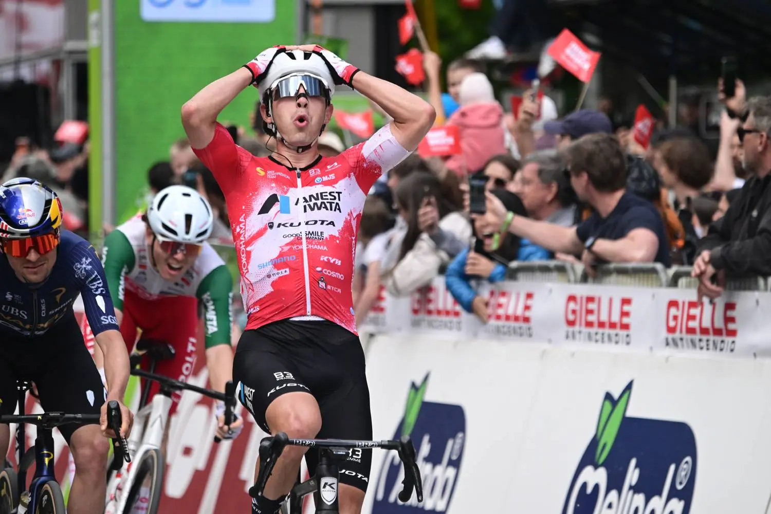 Victoria de Tommaso Dati en el Tour de los Alpes 2026.