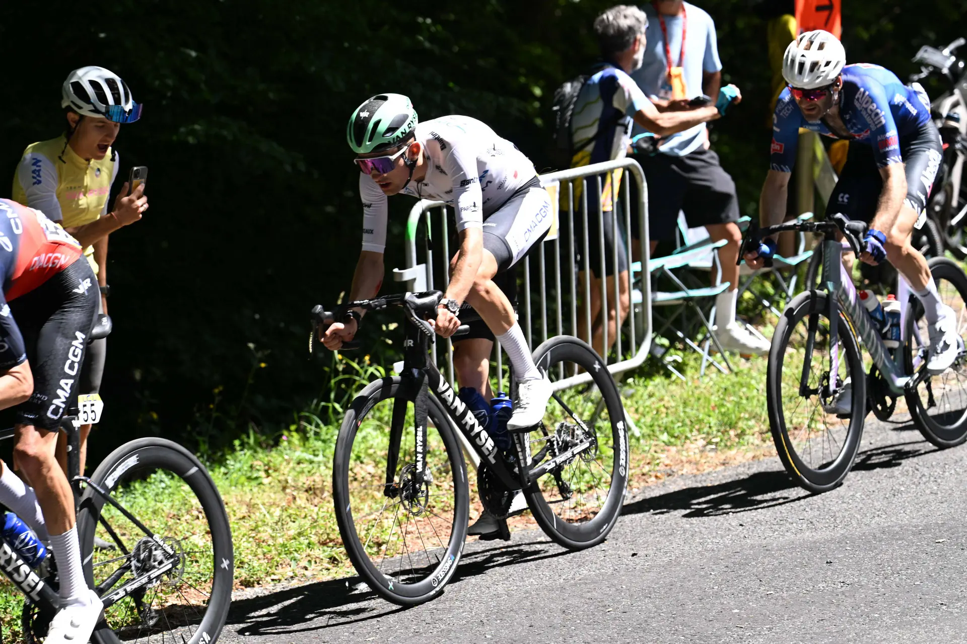 Los favoritos al maillot blanco del Tour de Francia 2026: ¿puede ganar Movistar Team?