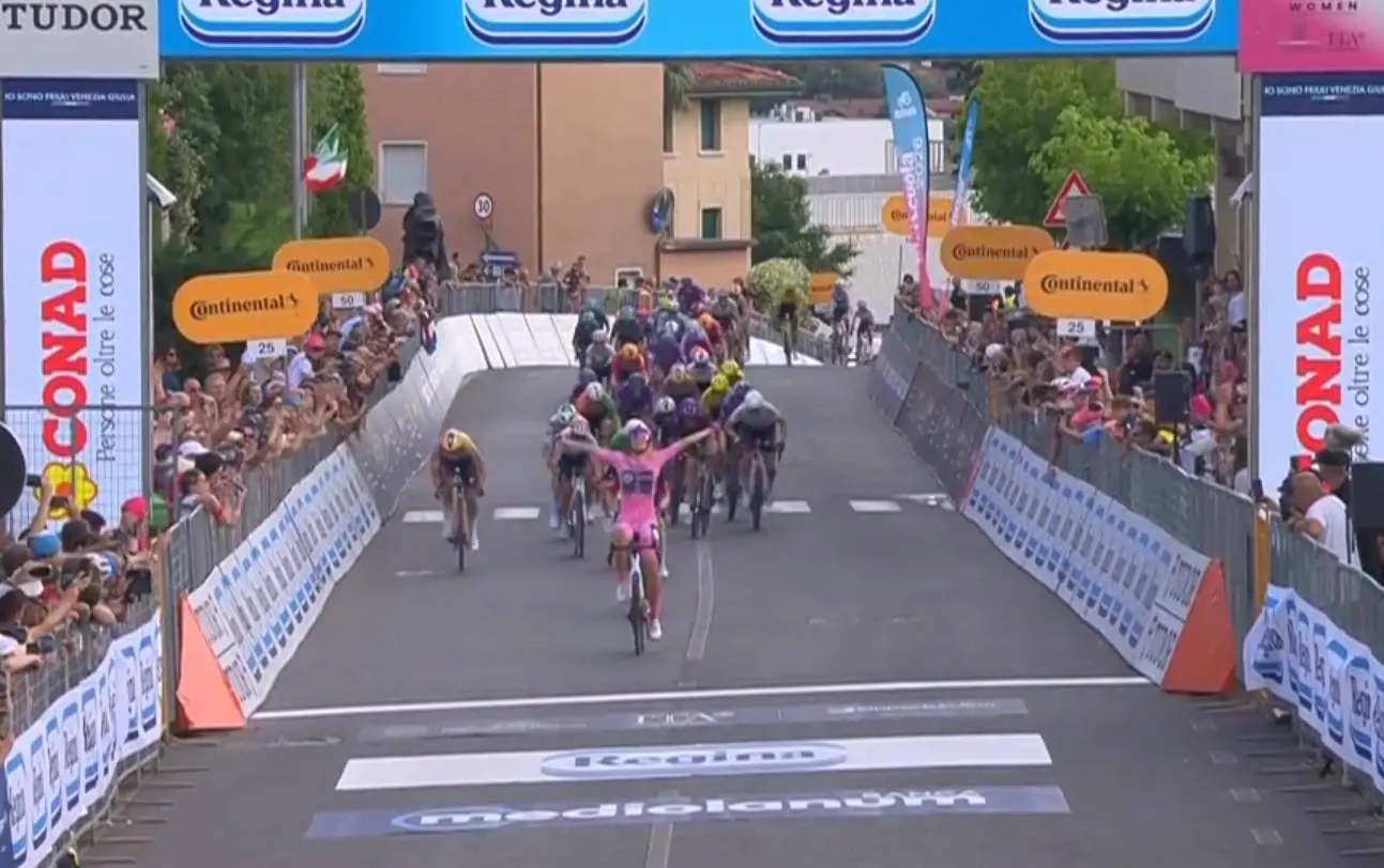 Resultados Giro de Italia Femenino 2026 Etapa 3: Hat-trick imperial de la maglia rosa Elisa Balsamo