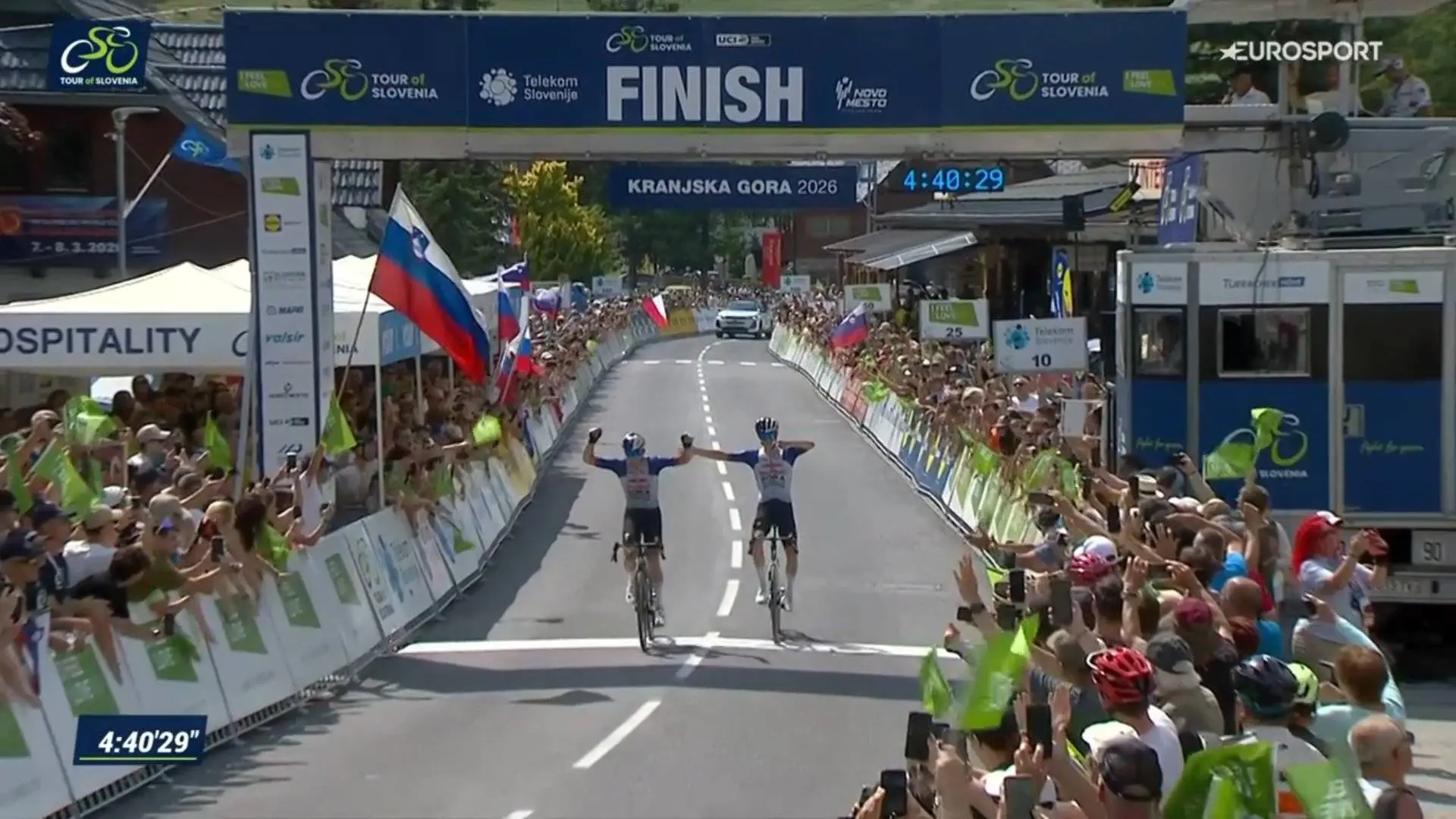 Resultados Tour de Eslovenia 2026 Etapa 4: Florian Lipowitz rompe su sequía con un contundente mensaje antes del Tour de Francia al entrar en meta de la mano junto a Giulio Pellizzari