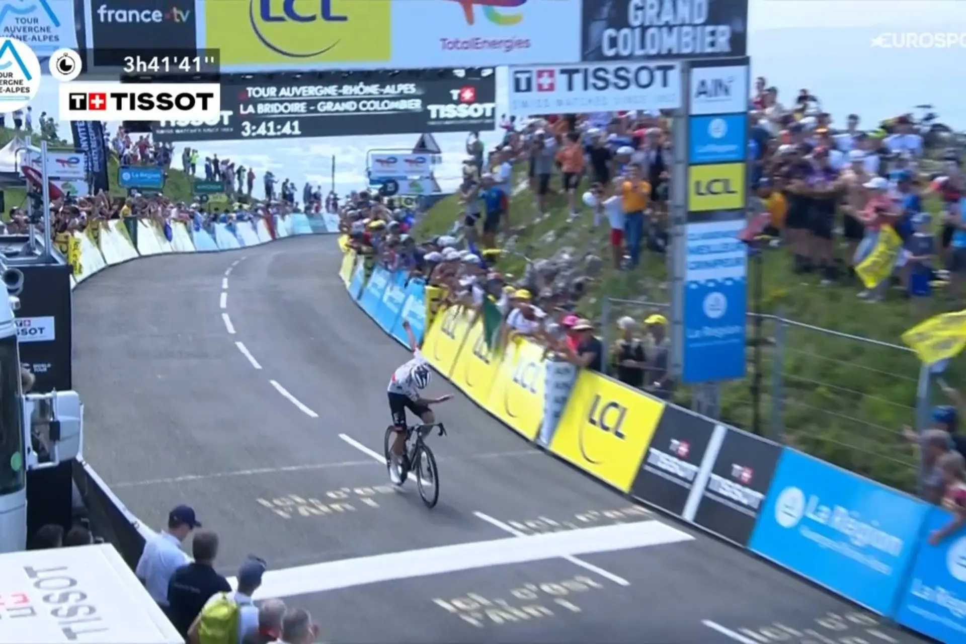 Resultados Tour Auvergne-Rhône-Alpes 2026 Etapa 7: ¡Isaac del Toro rompe el sueño de Juan Ayuso en el Grand Colombier!