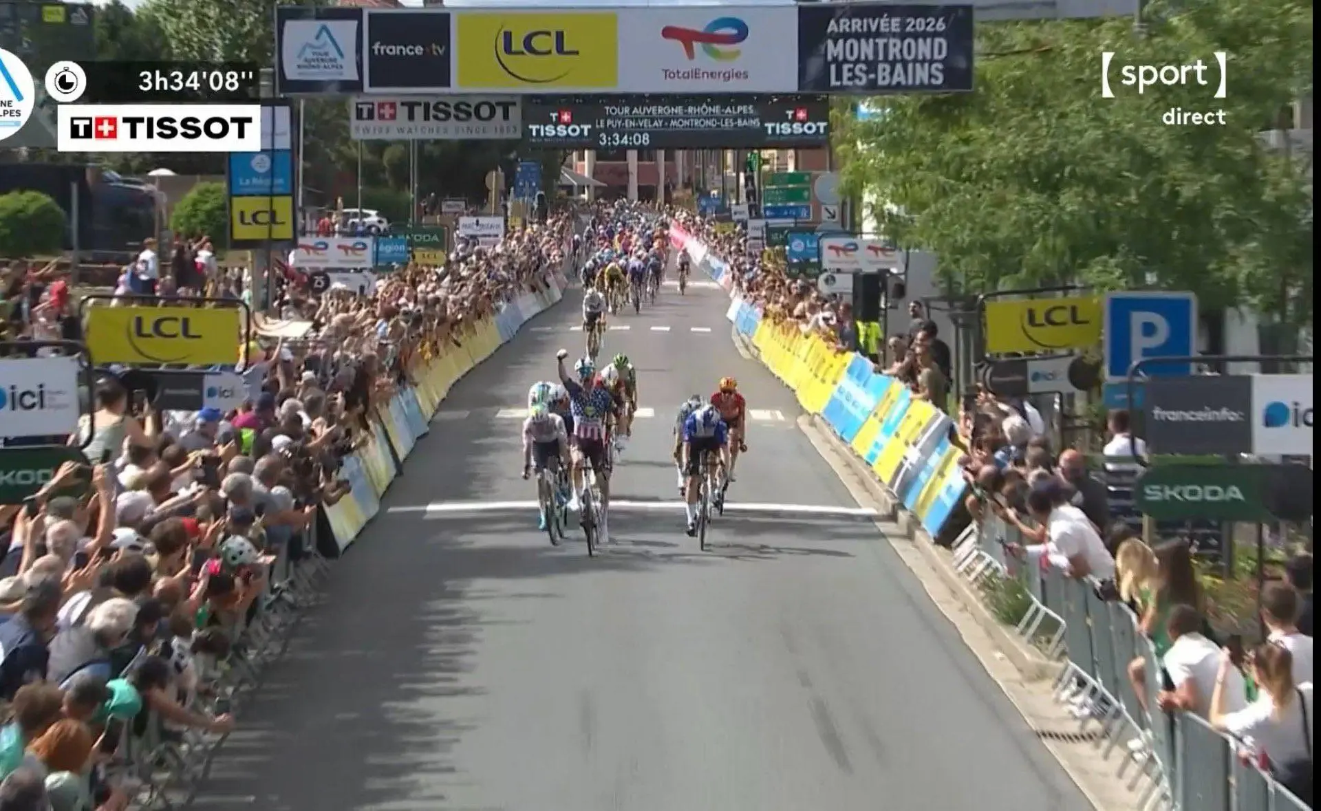 Resultados Tour Auvergne Rhône-Alpes 2026 Etapa 4: Simmons roba la victoria a un batallador Movistar Team con Castrillo y García Pierna
