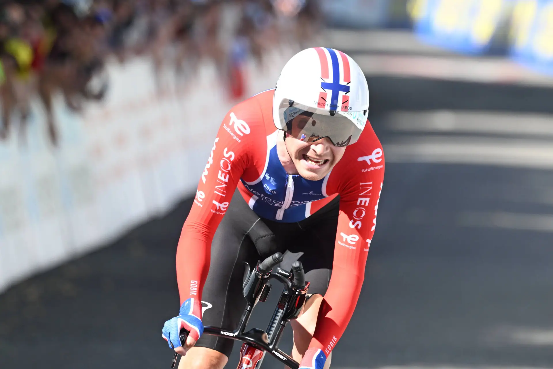 Tobias Foss en acción contra el crono en el Tour de Suisse 2026