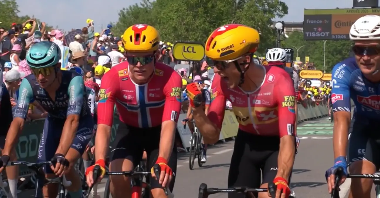Soren Waerenskjold celebra tras ganar la etapa en Nevers, la más rápida en la historia del Tour de Francia, con récord de velocidad media para Uno-X Mobility