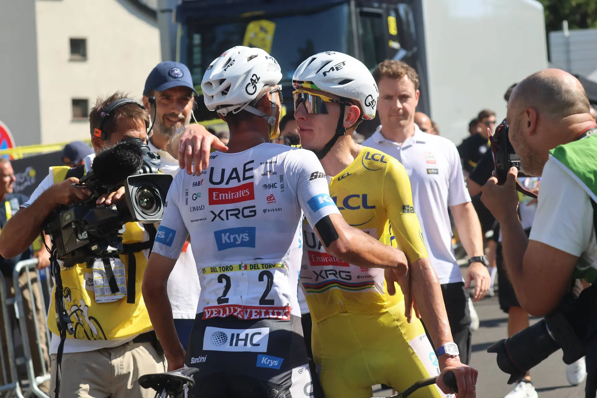 Isaac del Toro and Tadej Pogacar on Stage 10 of the 2026 Tour de France