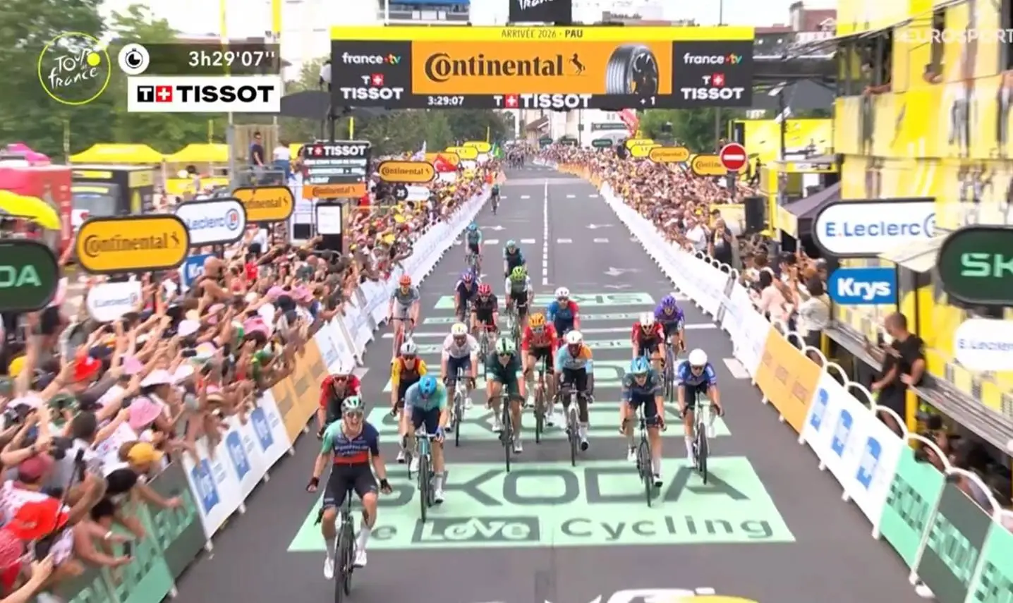 Resultados Tour de Francia 2026 Etapa 5: Olav Kooij arrasa en la caótica volata de Pau