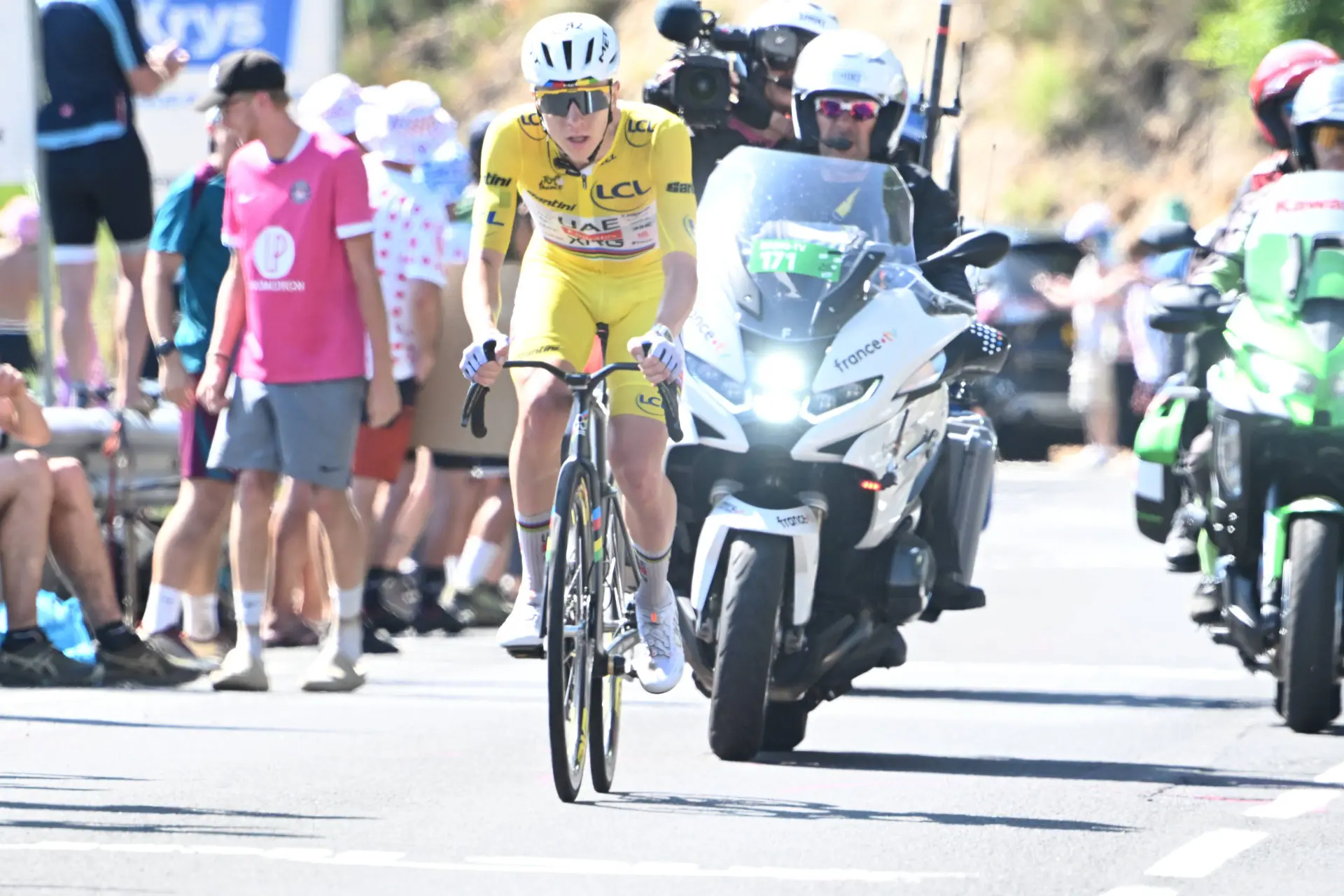 “Una curva puede cambiar todo tu Tour de Francia”: Matxín alerta del riesgo de caídas para Pogacar