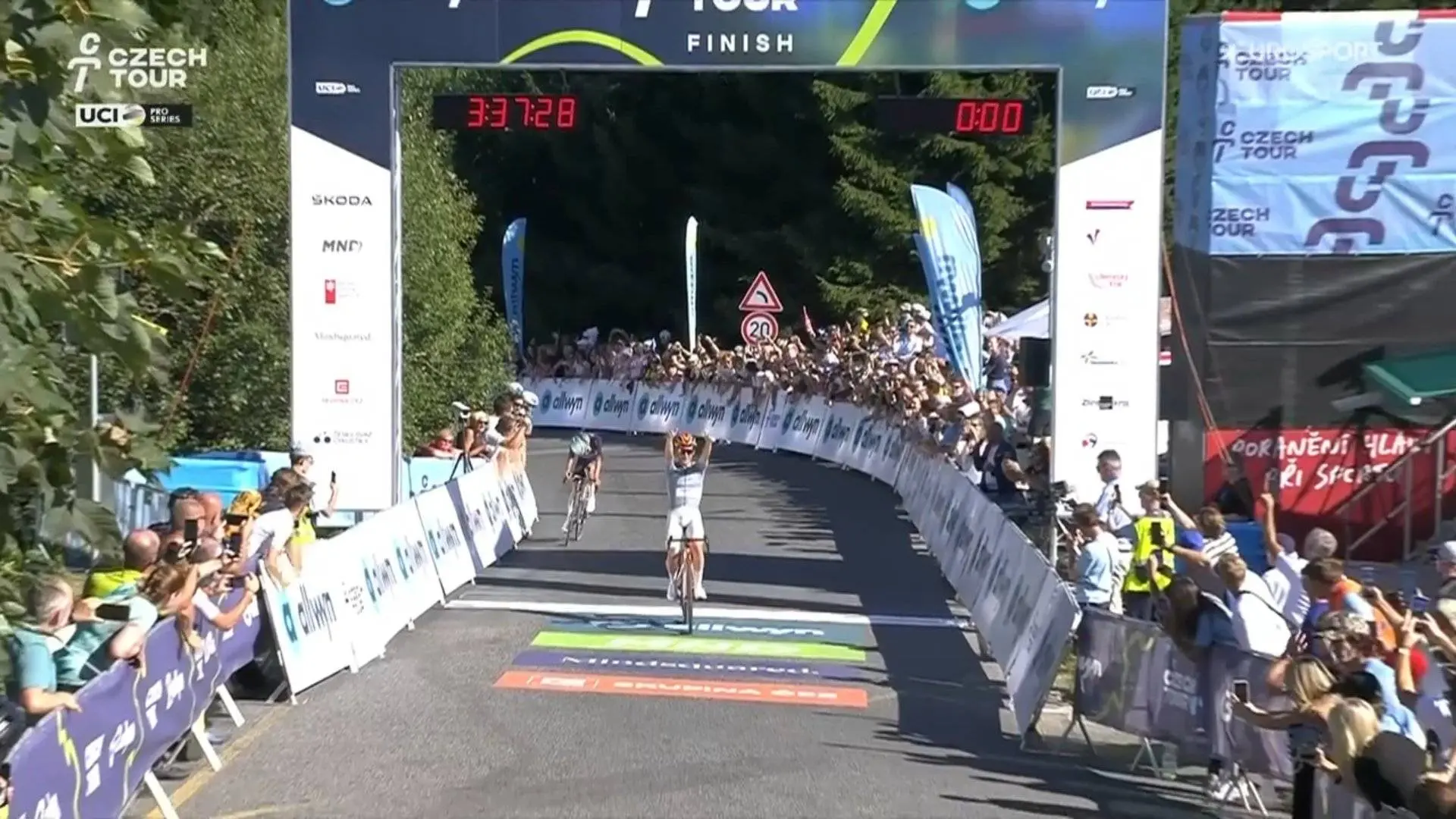 Andrew August wins stage 2 at Czech Tour 2026