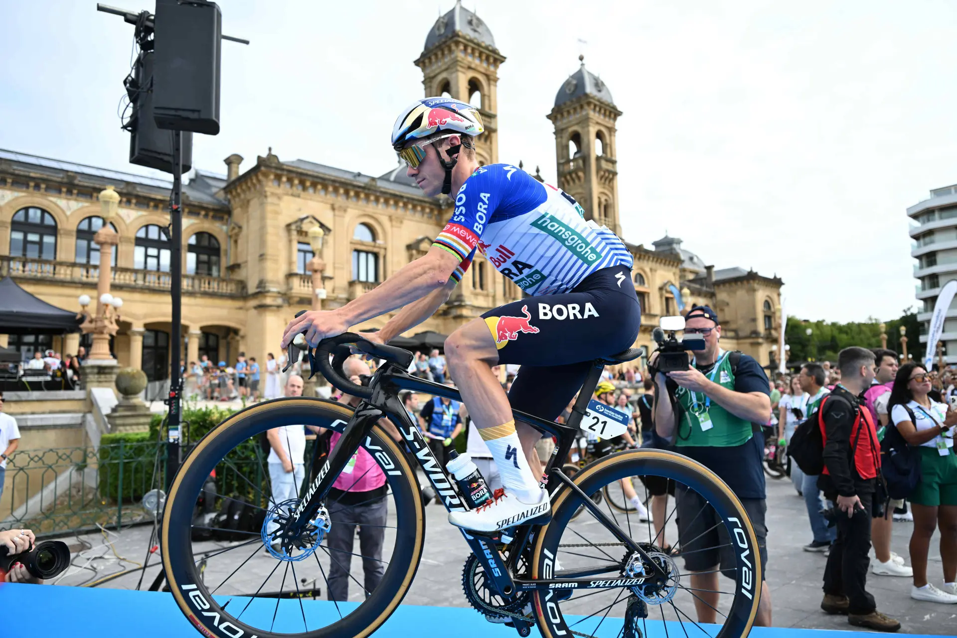 Remco Evenepoel antes de la salida de la Clásica San Sebastián 2026