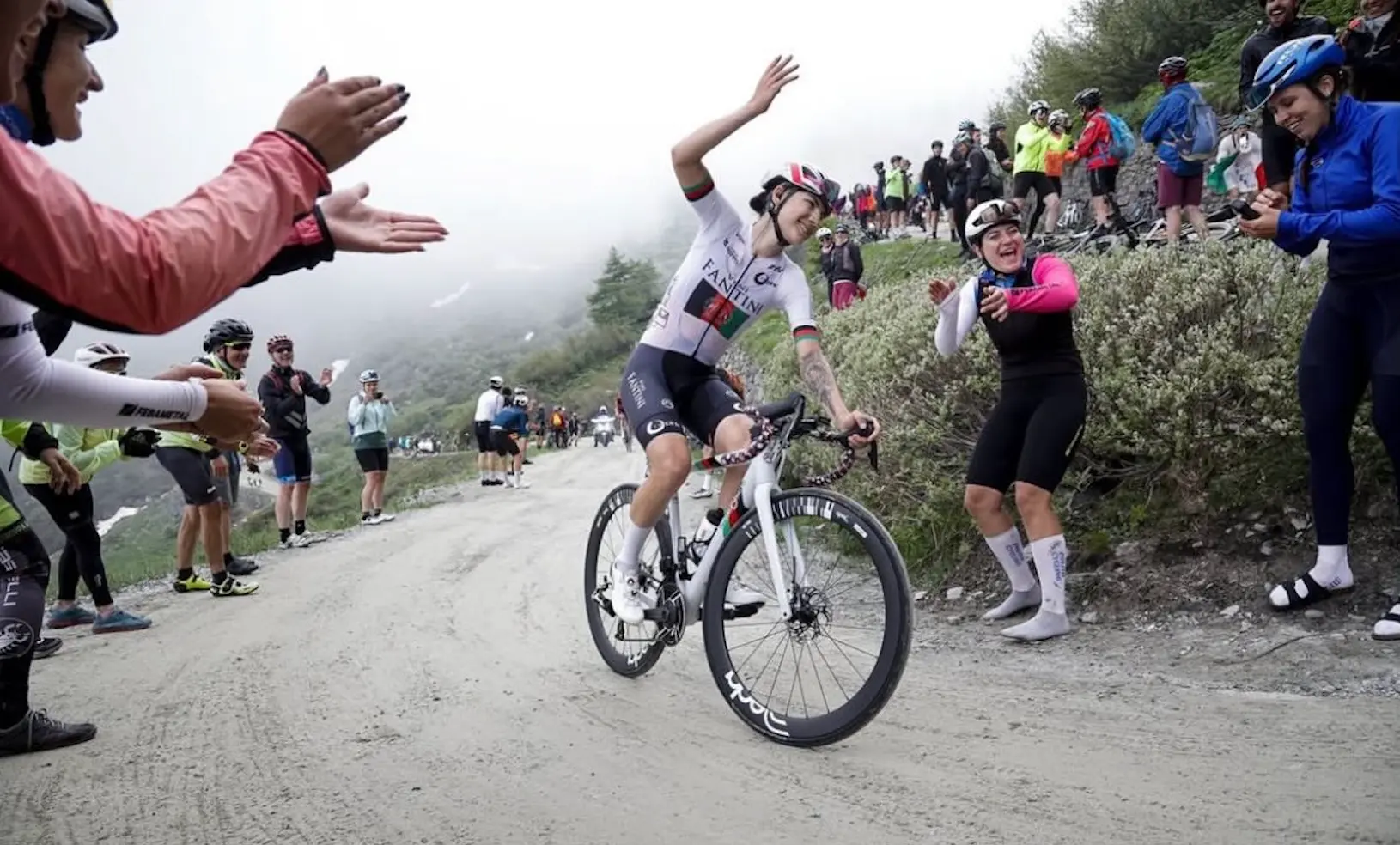 Fariba Hashimi, estrella afgana del ciclismo