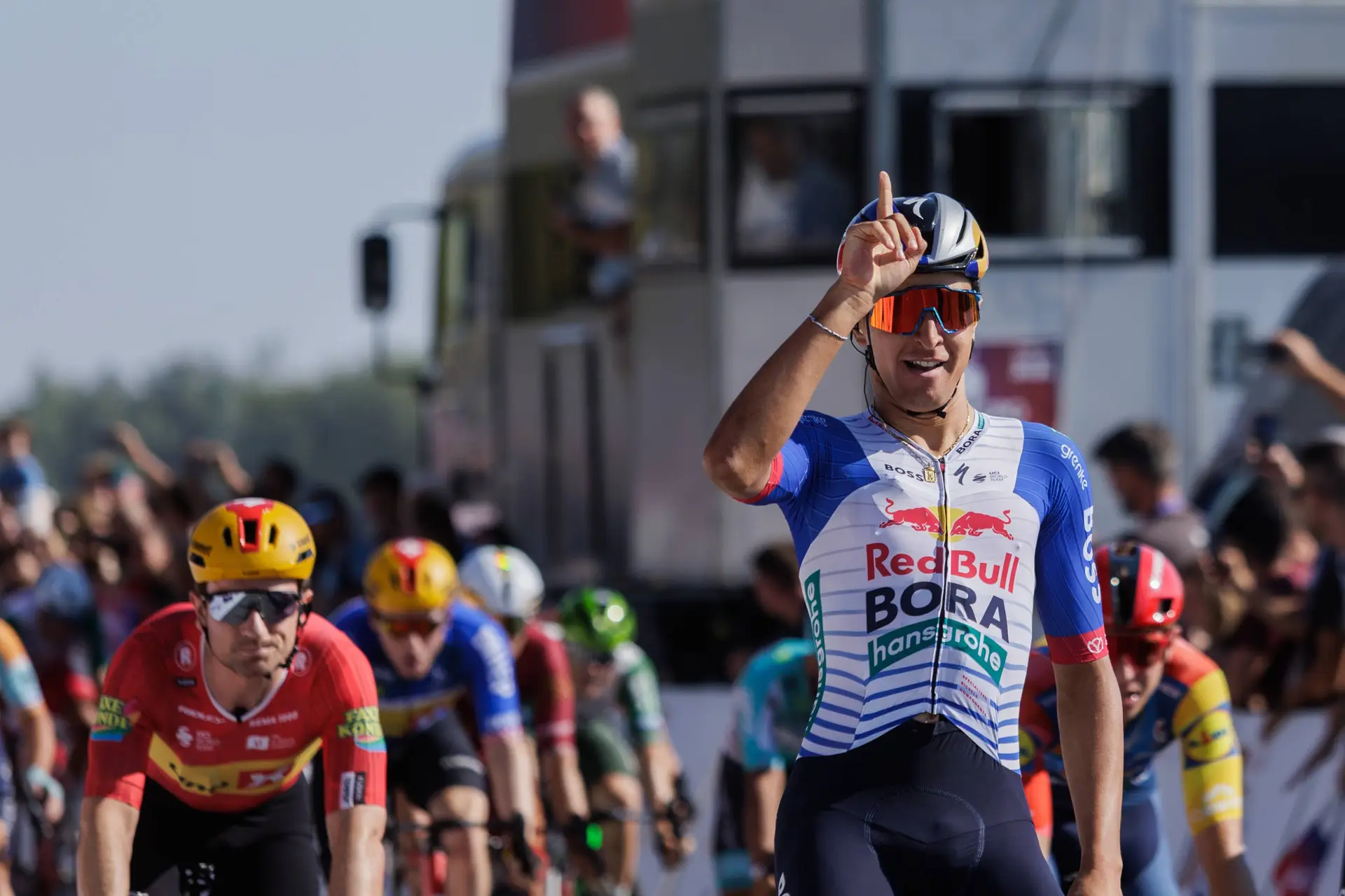 Davide Donati vence frente a Paul Magnier en la última etapa © Cro Race