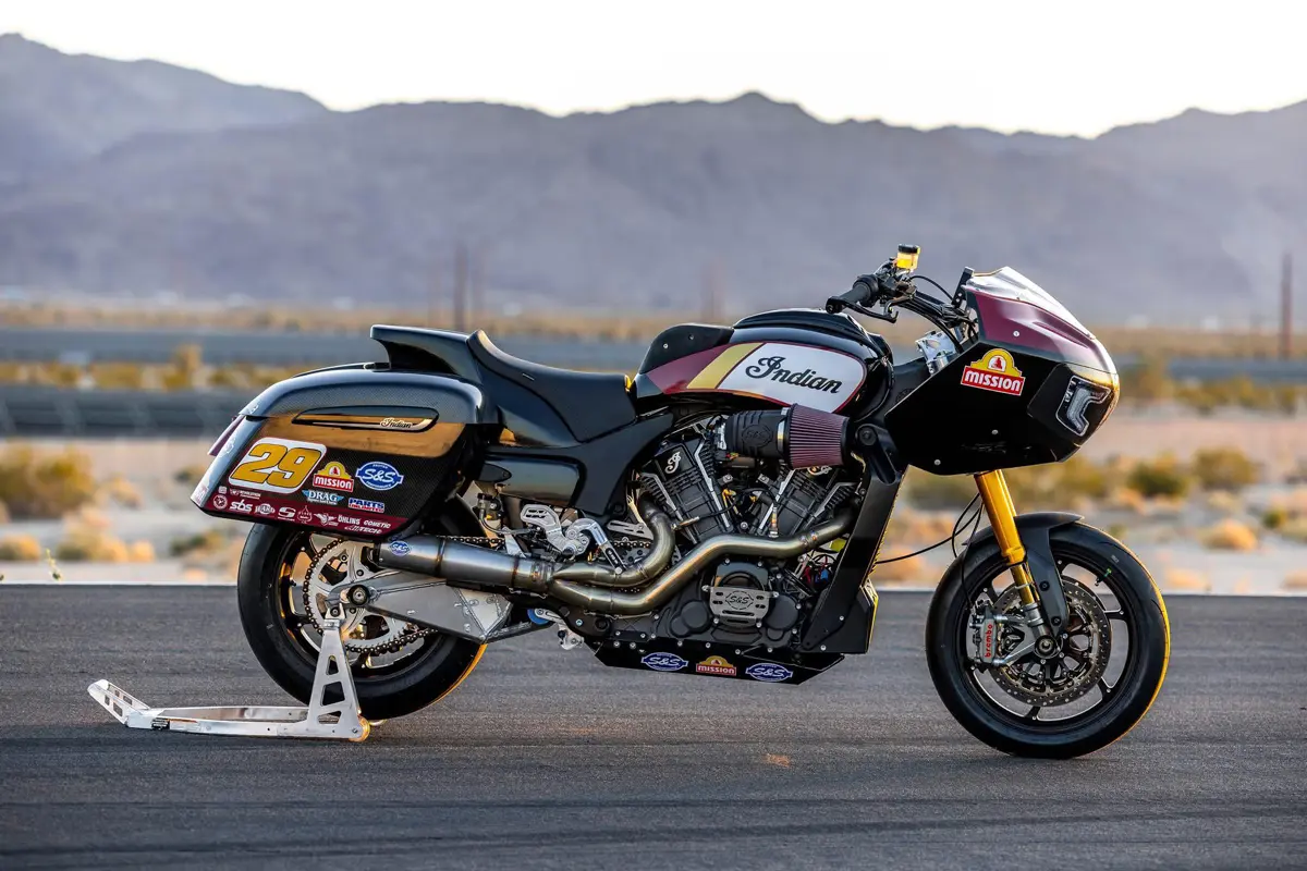 Gare show e moto con le borse: la Bagger Racing European Cup