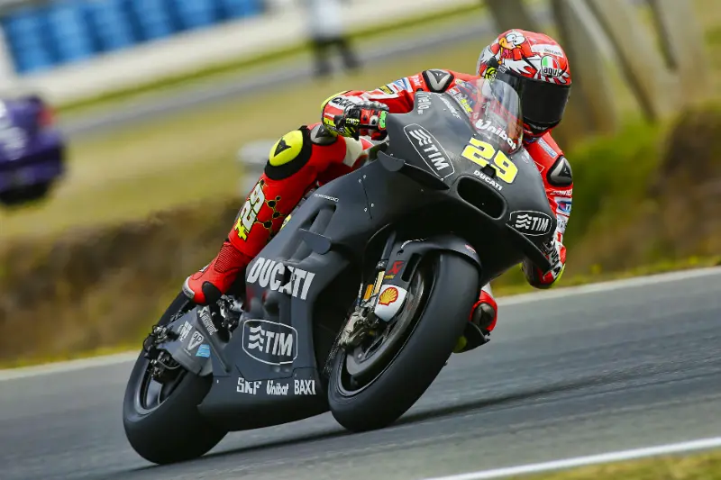 andrea iannone day2 phillipisland test 2016