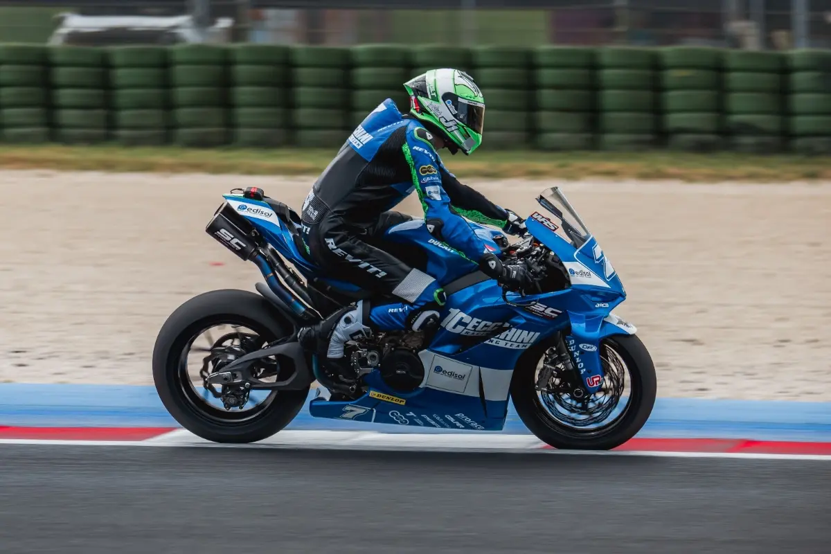 Baldassarri  con una moto di serie ha lottato con le Superbike del CIV