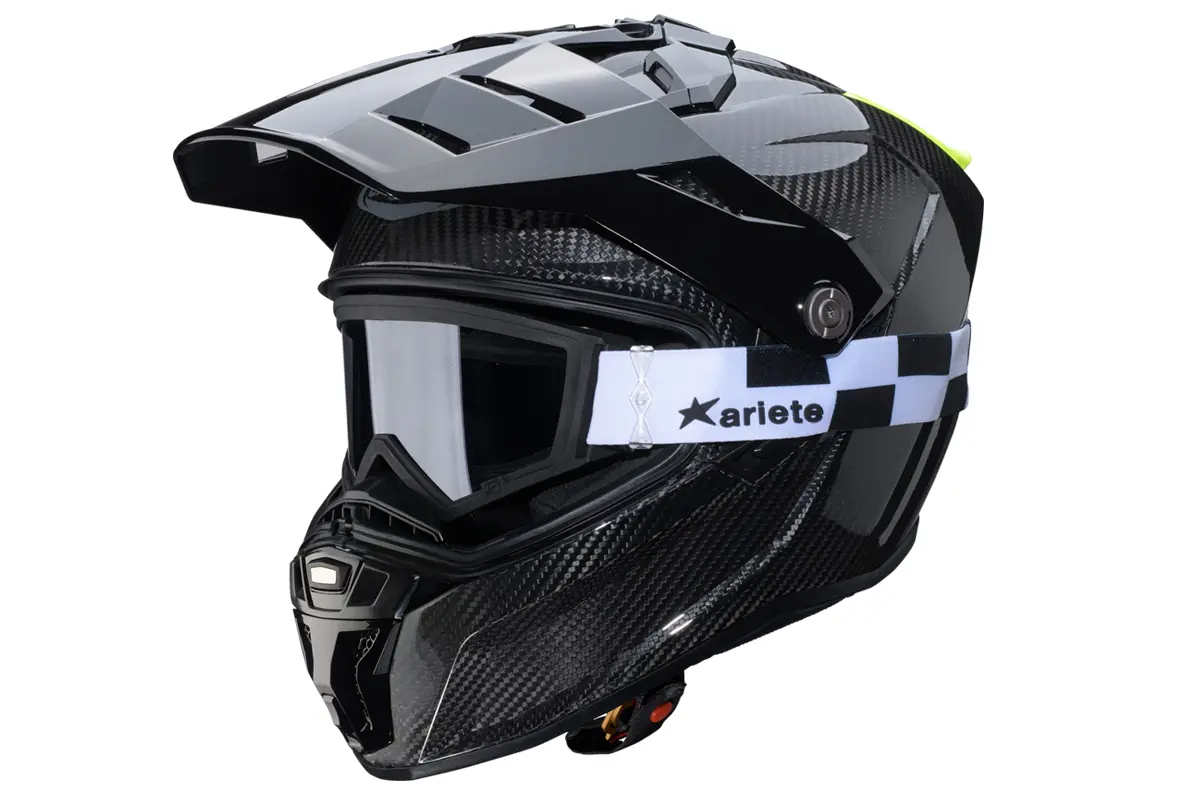 Caberg presenta la collezione 2025. Novità il GP01 e il Tanami