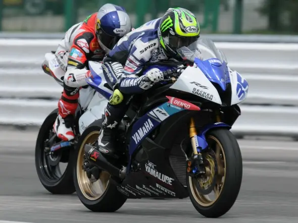 cal crutchlow eugene laverty battle