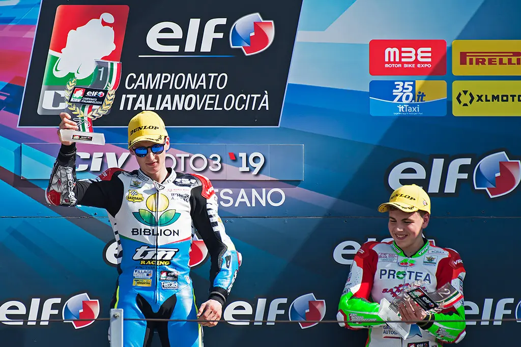 cover podio moto3