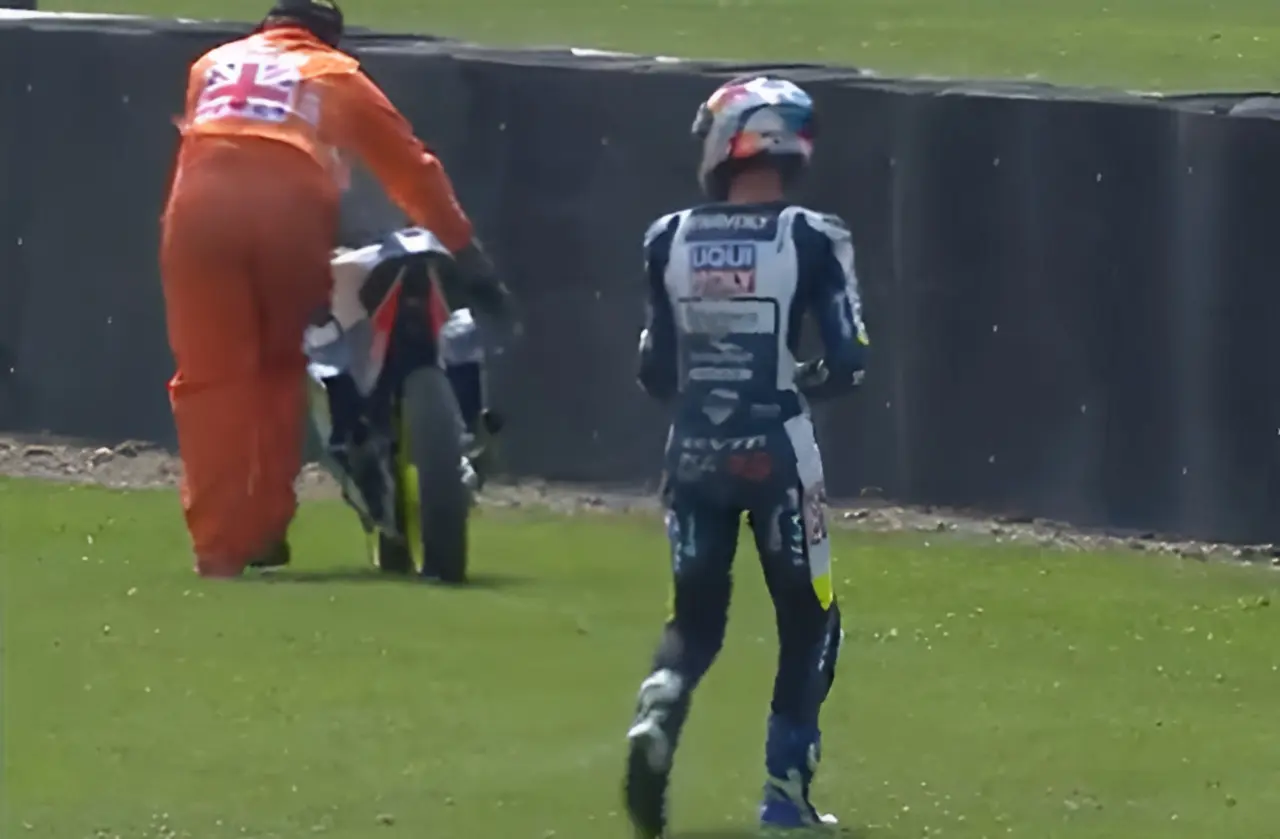 crash veijer moto3 p1 silverstone 1