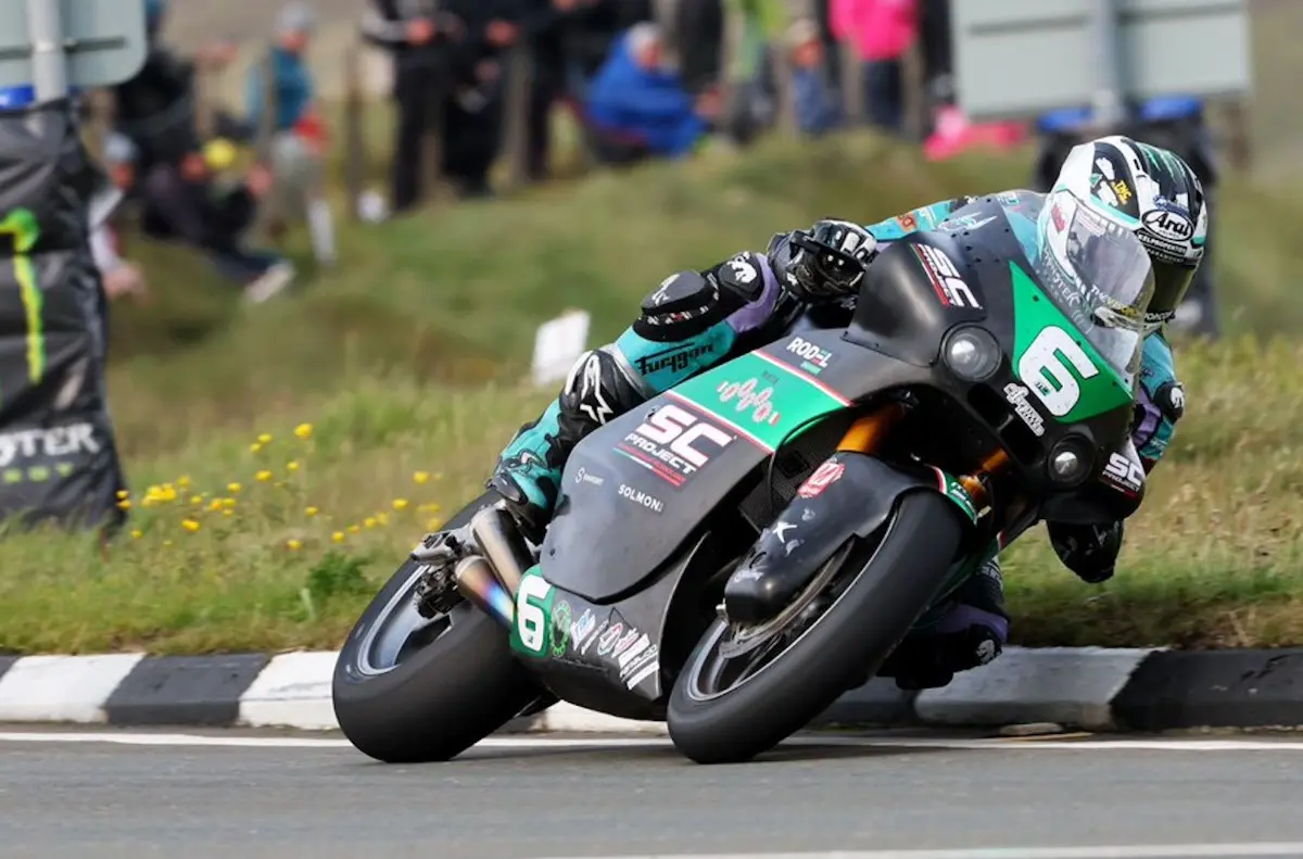 Tourist Trophy: Dunlop sbanca la Supertwins con la Paton: sono 33