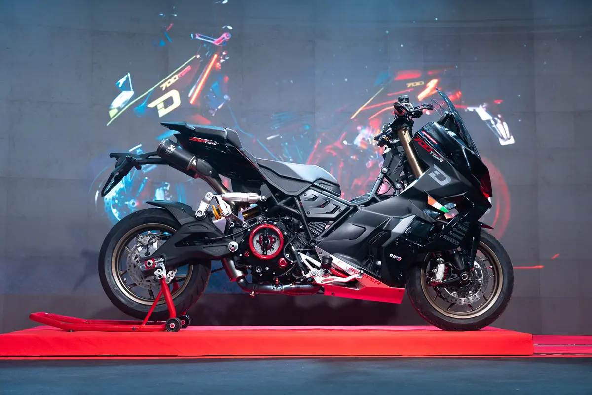 Dragster 700 Twin: stile e ingegno Italjet, molto più di uno scooter