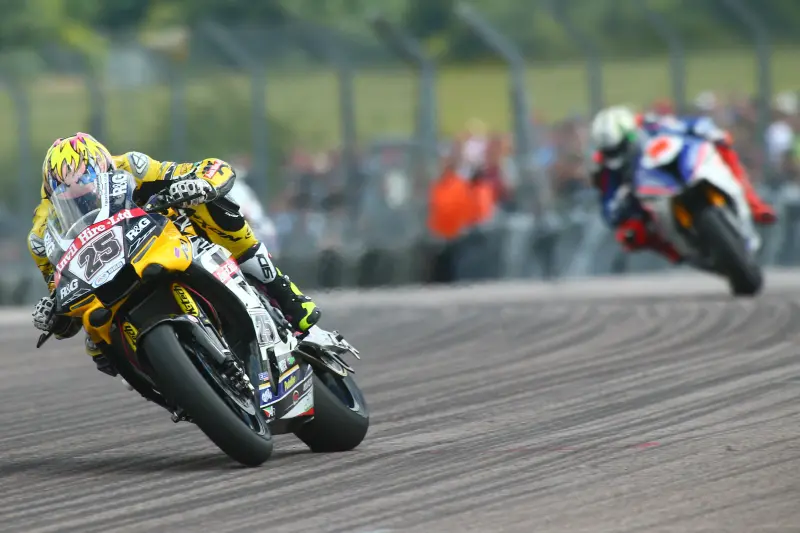 joshua brookes peter hickman thruxton 2017