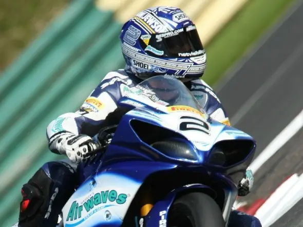 leon camier croft win race2