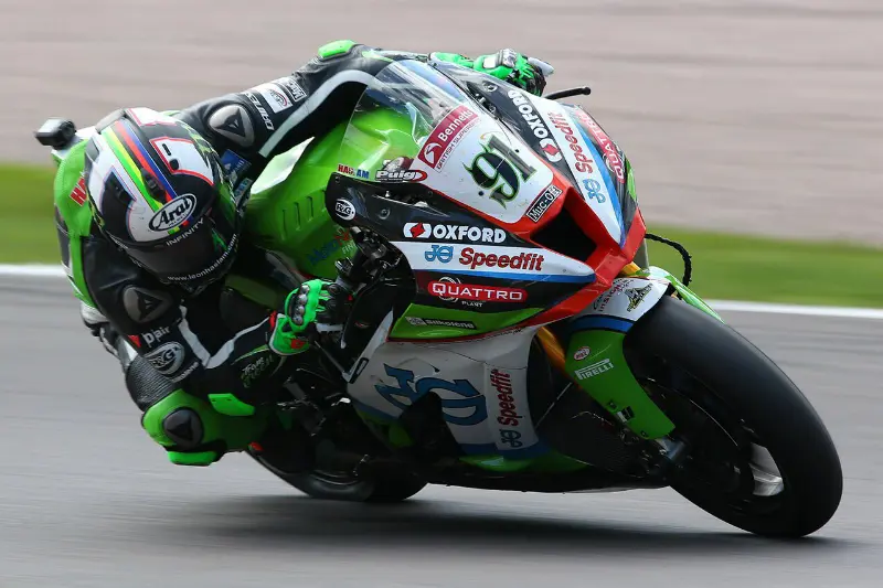 leon haslam race1 oultonpark