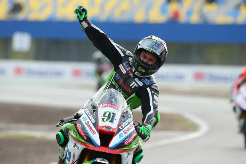 leon haslam win race2