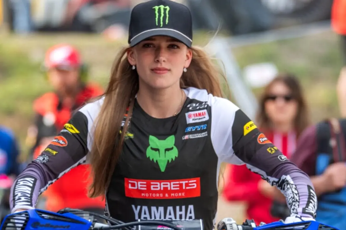 La Regina del Motocross sfida i maschi: Lotte van Drunen in MX2 a Lommel