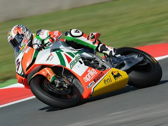 max biaggi aprilia rsv4 2010