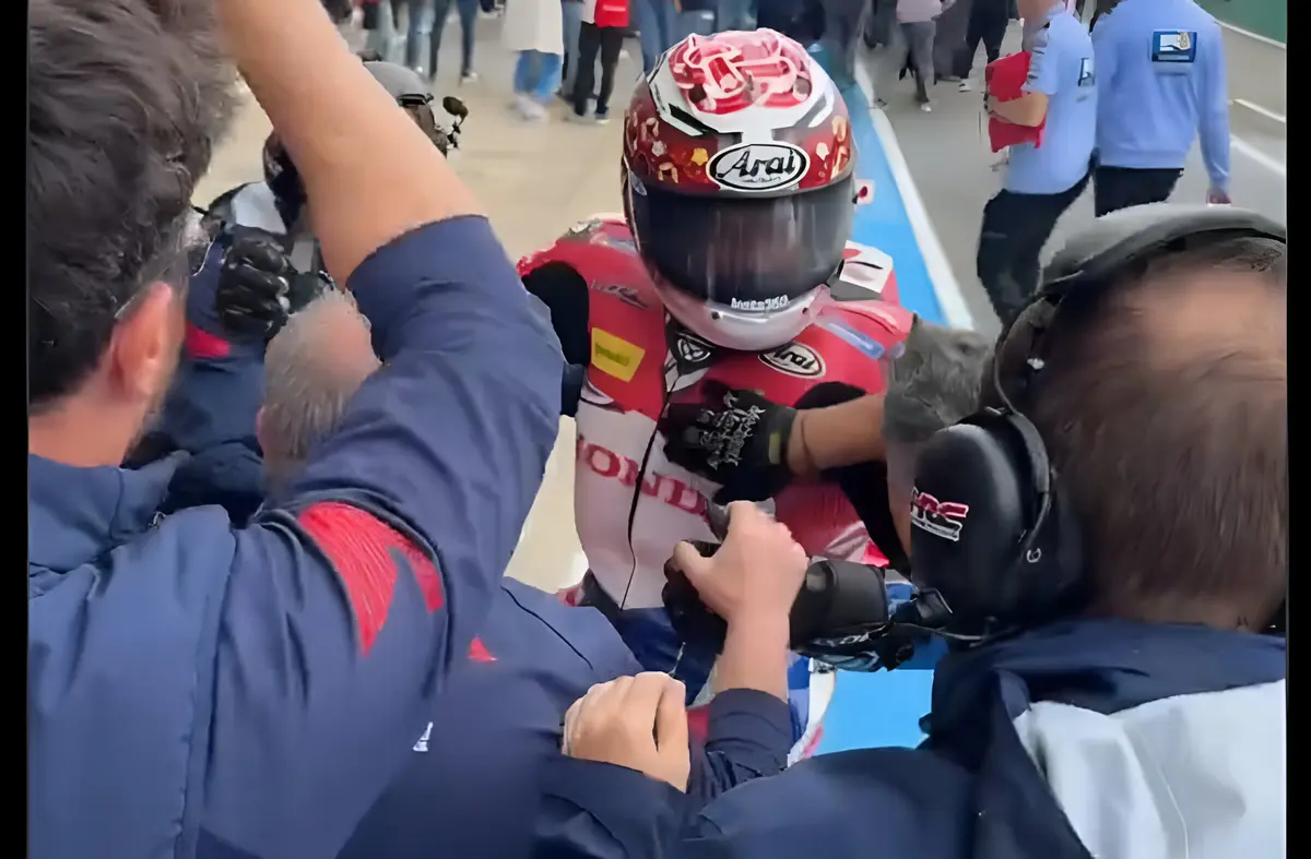 MotoGP, Takaaki Nakagami: troppa festa al box e scoppia l'airbag!