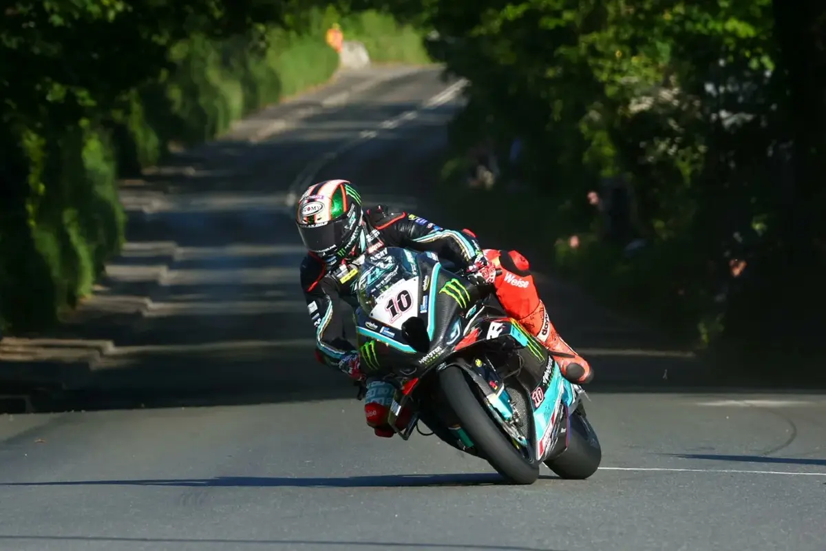 peter hickman fho racing bmw tt 2023