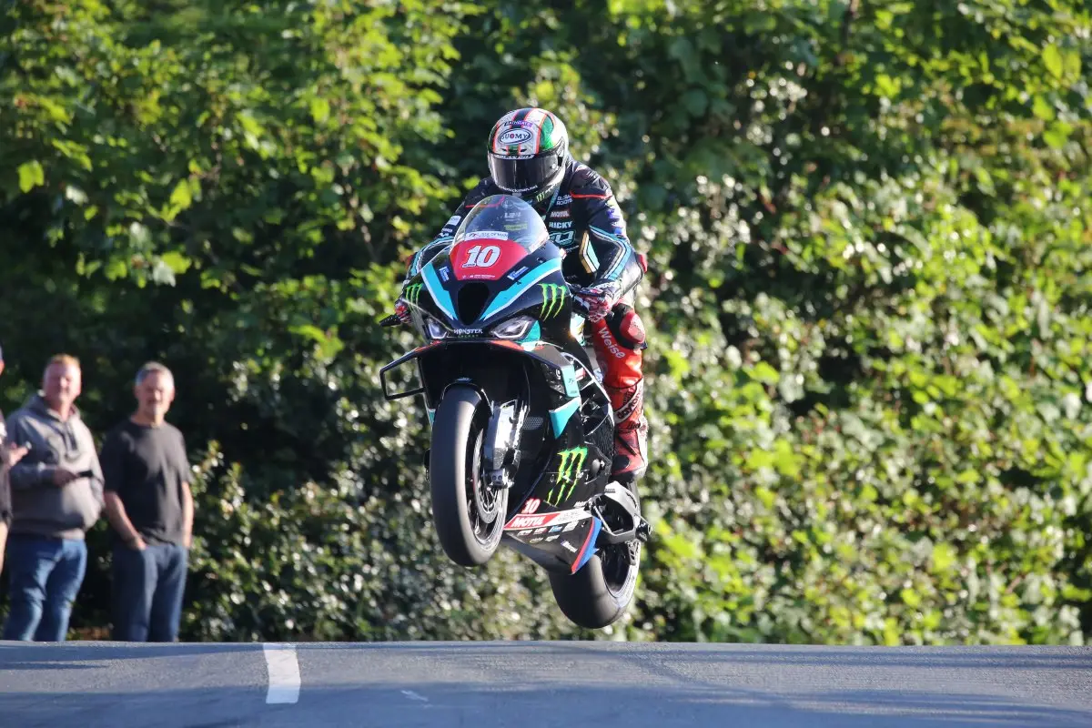 peter hickman superstock tt race 1 2023
