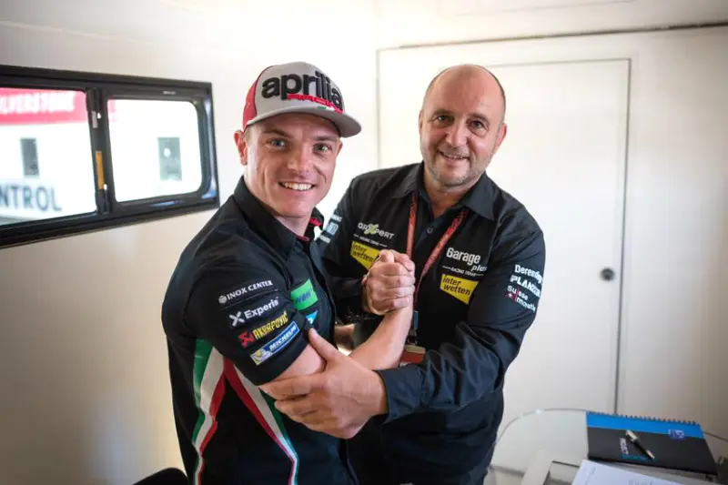 sam lowes sign moto2 2018 1