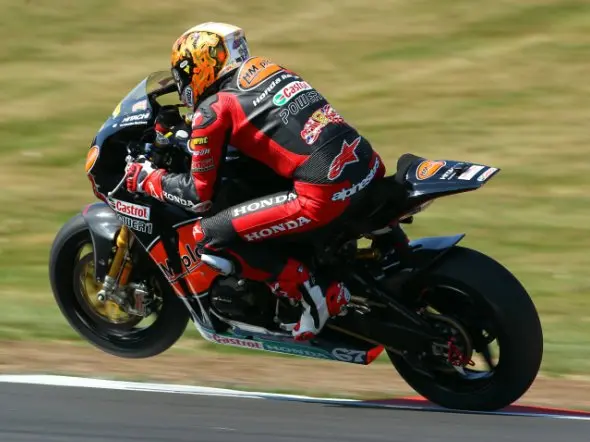 shane byrne race1 win bhatch 2011