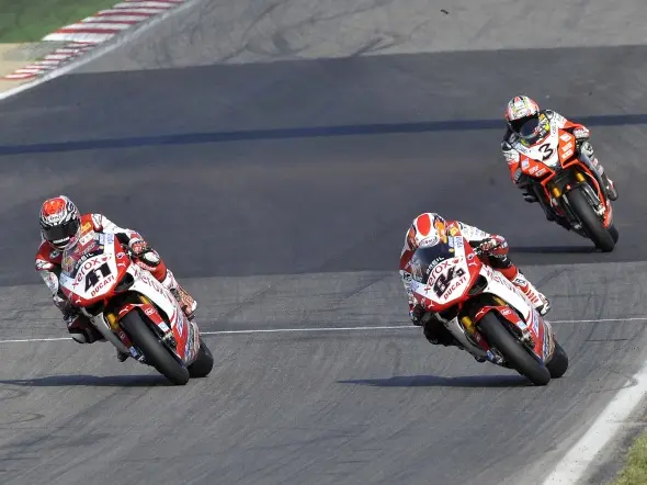 superbike battle imola 2009