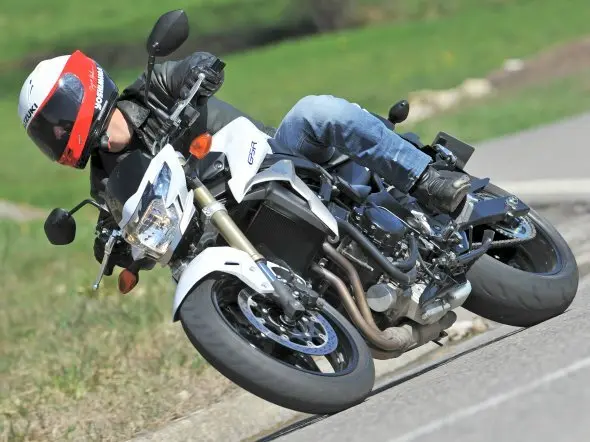 suzuki gsr 750