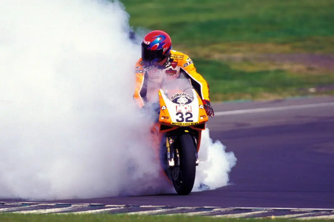 troy bayliss 1999 bsb champion