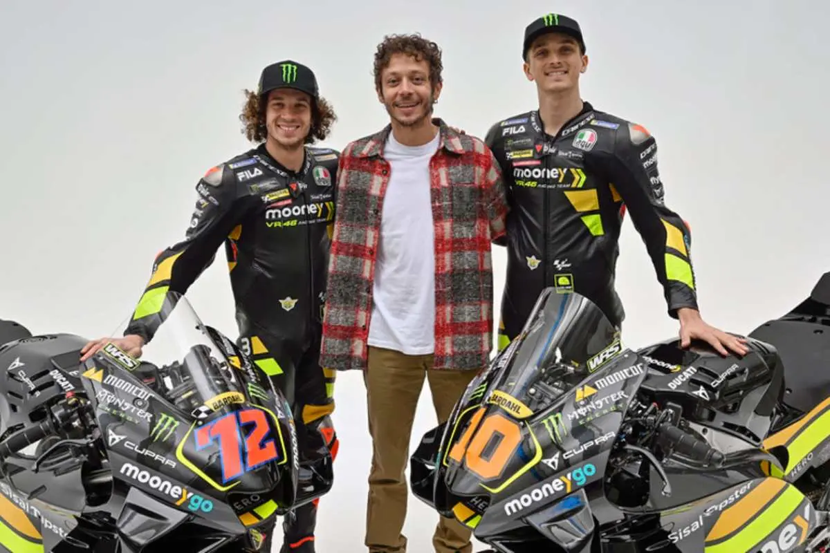 valentino rossi con marco bezzecchi e luca marini