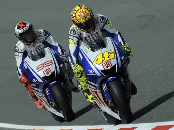 valentino rossi jorge lorenzo battle