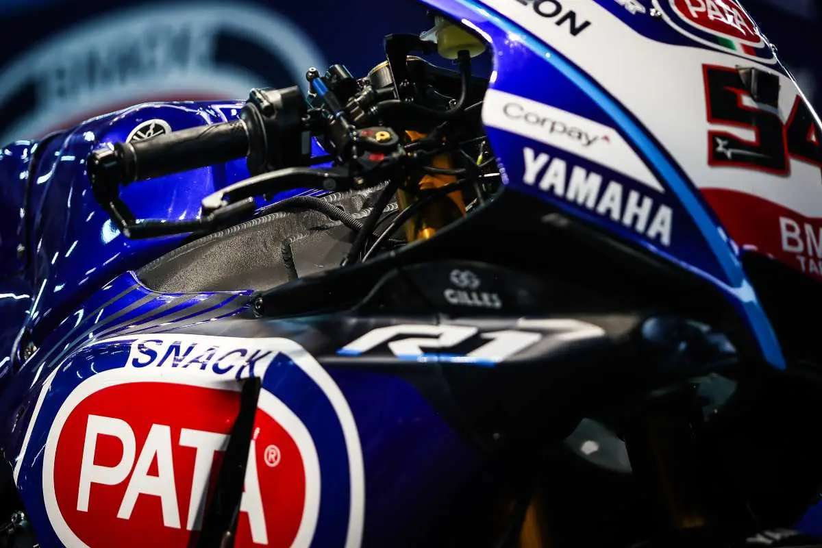 yamaha r1 superbike