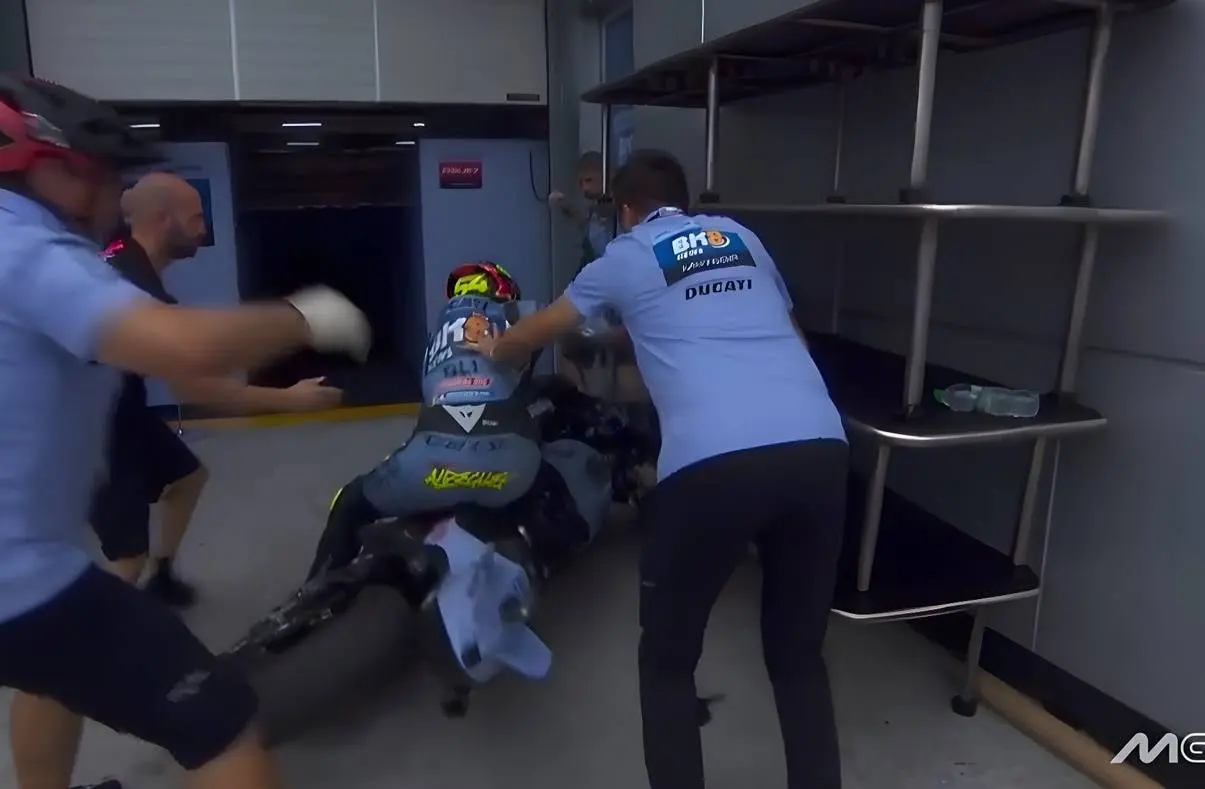 MotoGP, Aldeguer ma che combini? Piccolo pasticcio nel paddock, stanno tutti bene